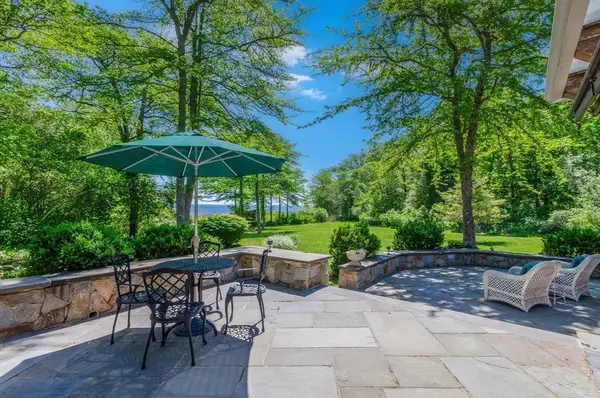 3 Beam St, Mattapoisett, MA 02739