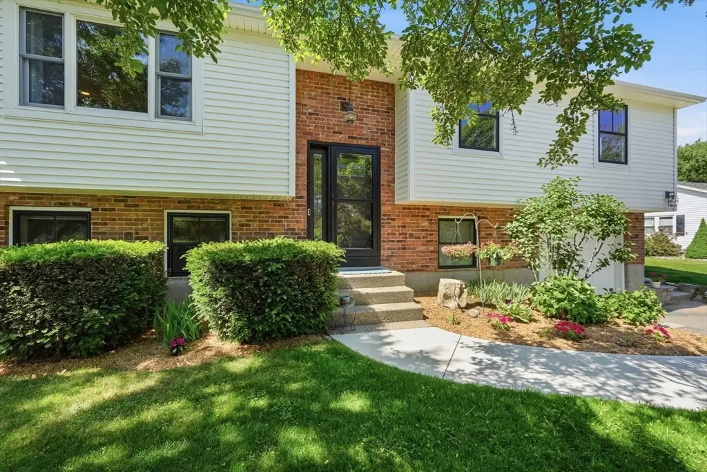 17 Captain Lathrop Dr, South Deerfield, MA 01373 - #1