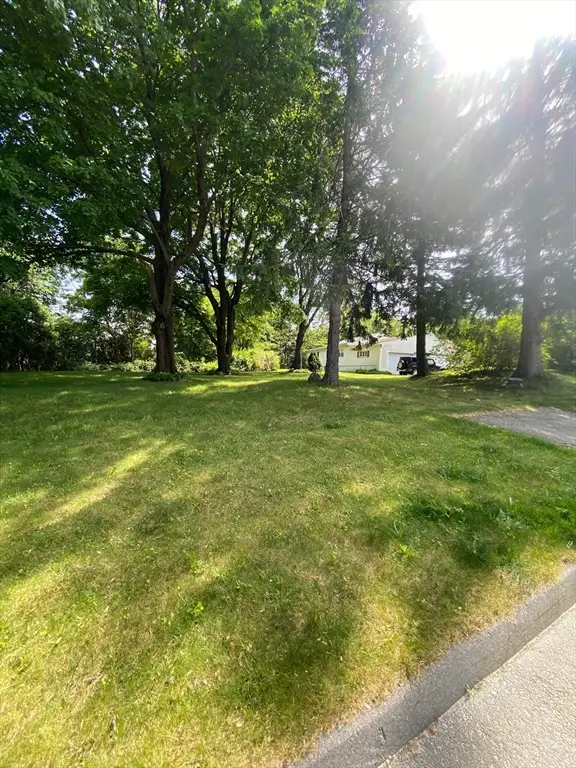 13 Pocono Rd, Worcester, MA 01605