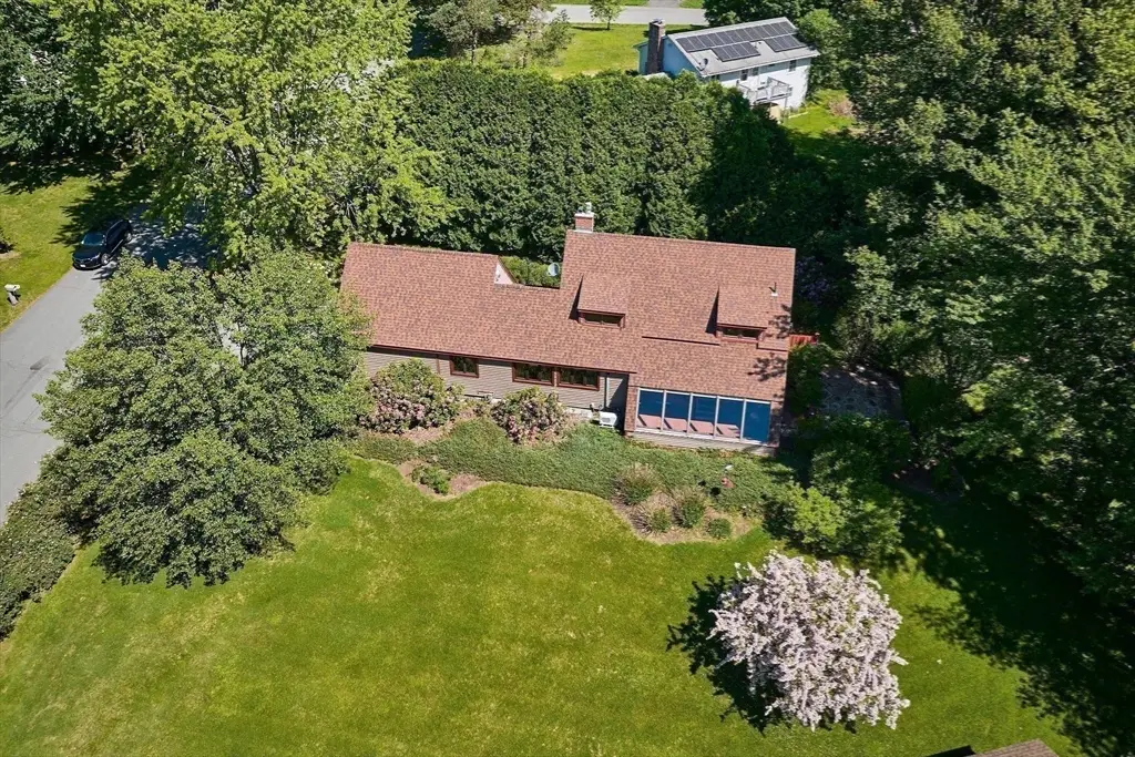 10 Hunters Hill Cir, Amherst, MA 01002 - #1