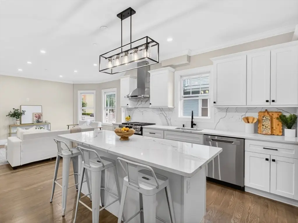 152 Washington St #1, Boston, MA 02135 - #1