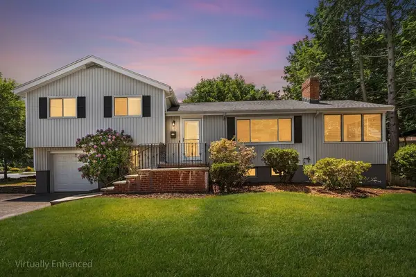 4 June Ln, Newton, MA 02458