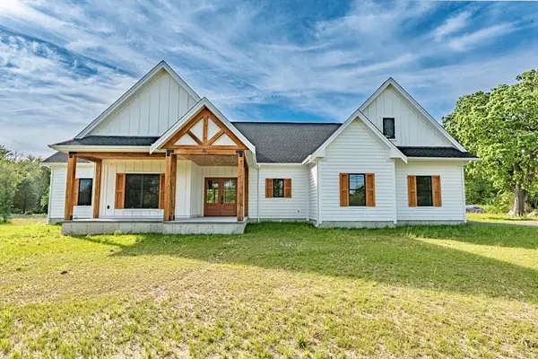 65 Marvel St, Swansea, MA 02777
