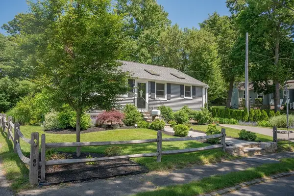 42 Kensington Rd, Weymouth, MA 02186