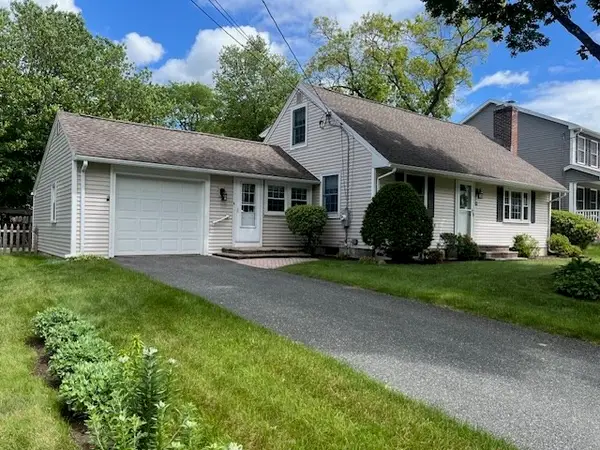 43 Pine Hill Rd, Springfield, MA 01108