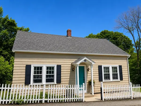 12 Denny Pl, Leicester, MA 01542