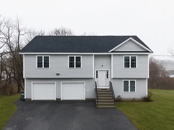 1 Lake Whittemore Dr, Spencer, MA 01562