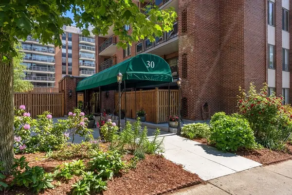 30 Stearns Rd #PHB, Brookline, MA 02446