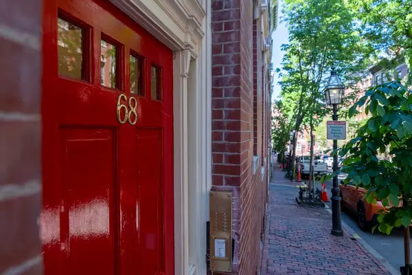 68 Phillips St #6, Boston, MA 02114