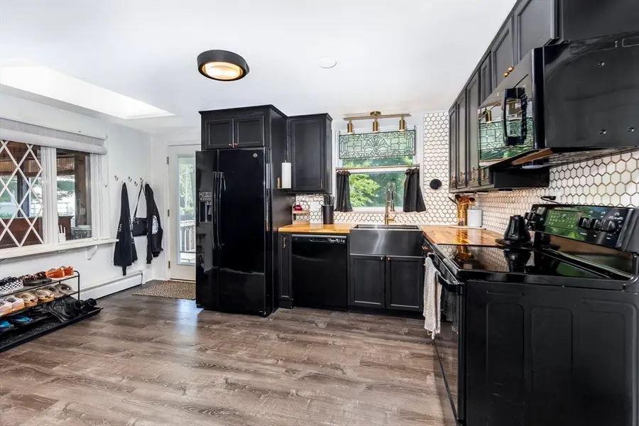 567 Cabot St, Beverly, MA 01915 - #3