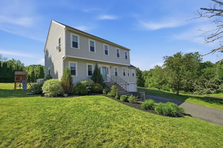 4 Tracy Ann Drive, North Grafton, MA 01536 - #3