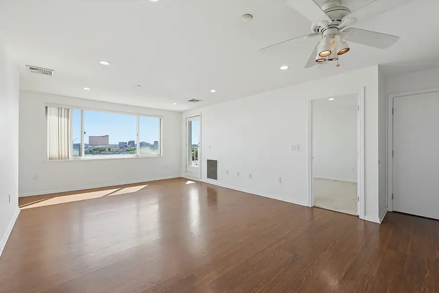 30 Chelsea St #814, Everett, MA 02149 - #3
