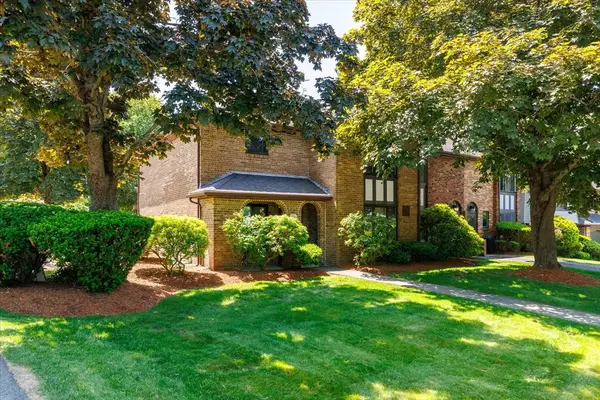 11 Cobblestone Ln #11, Worcester, MA 01606
