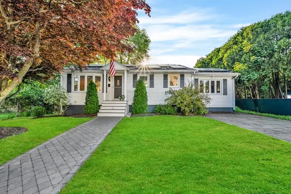2 Bailey St, Methuen, MA 01844