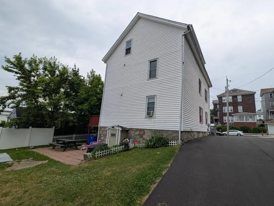 162 Rockland St, Fall River, MA 02724 - #3