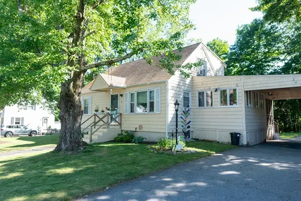 26 Sunset Rd, Dracut, MA 01826