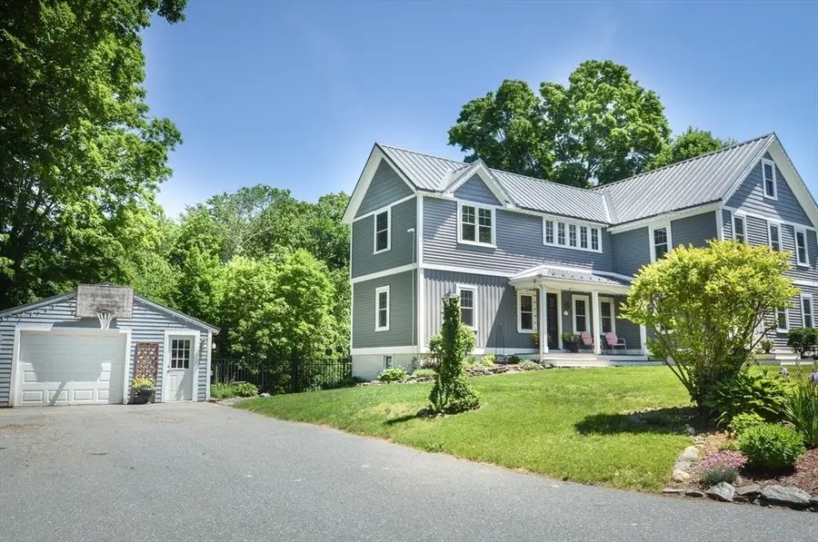 22 Harris St, Clinton, MA 01510 - #3