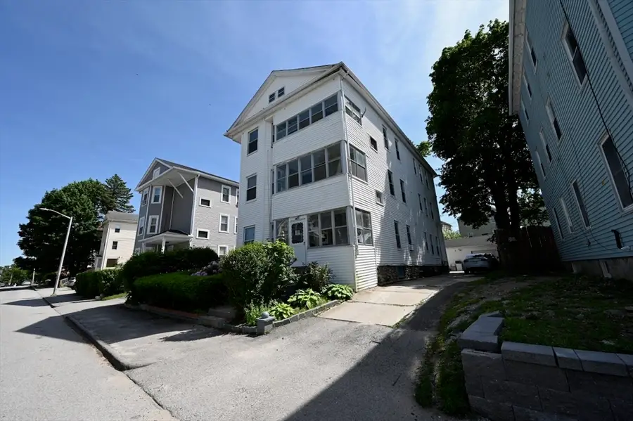 14 Derby St, Worcester, MA 01604 - #2