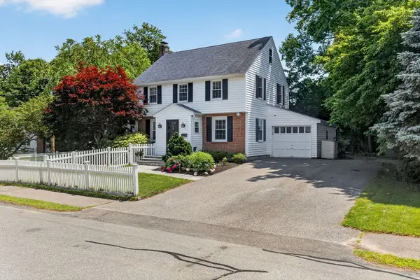35 Cleveland Rd, Wellesley, MA 02481