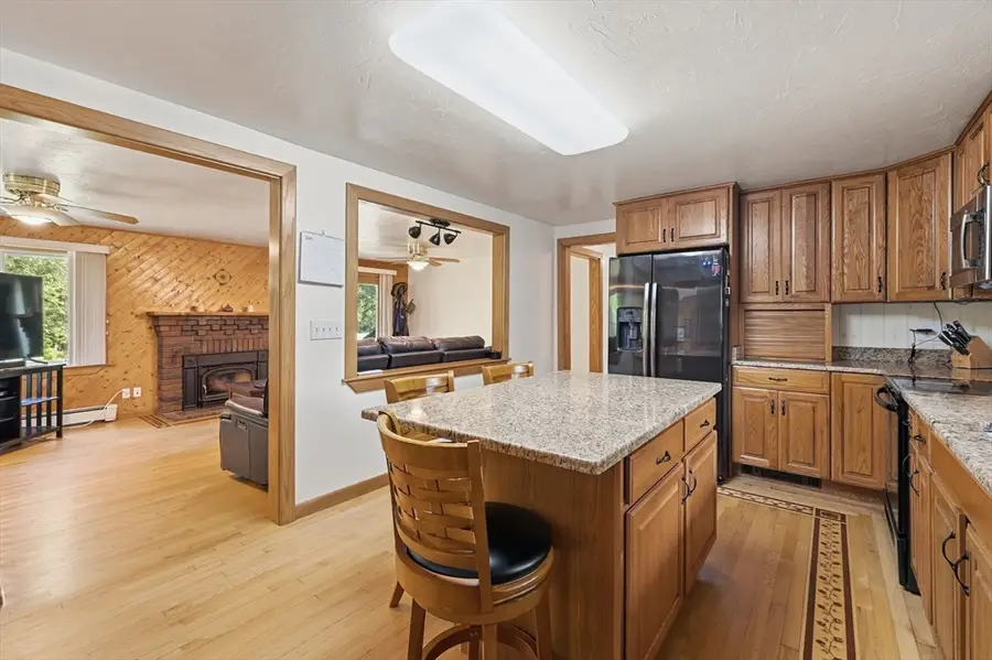 126 Putnam Hill Rd, Sutton, MA 01590 - #3