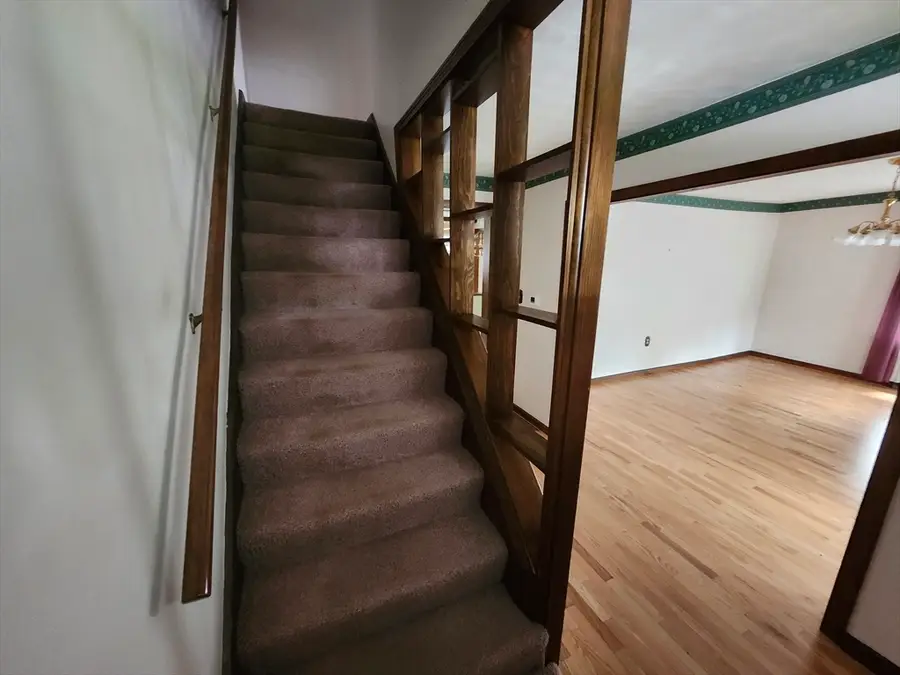 25-27 Elm Ln, Northbridge, MA 01588 - #3