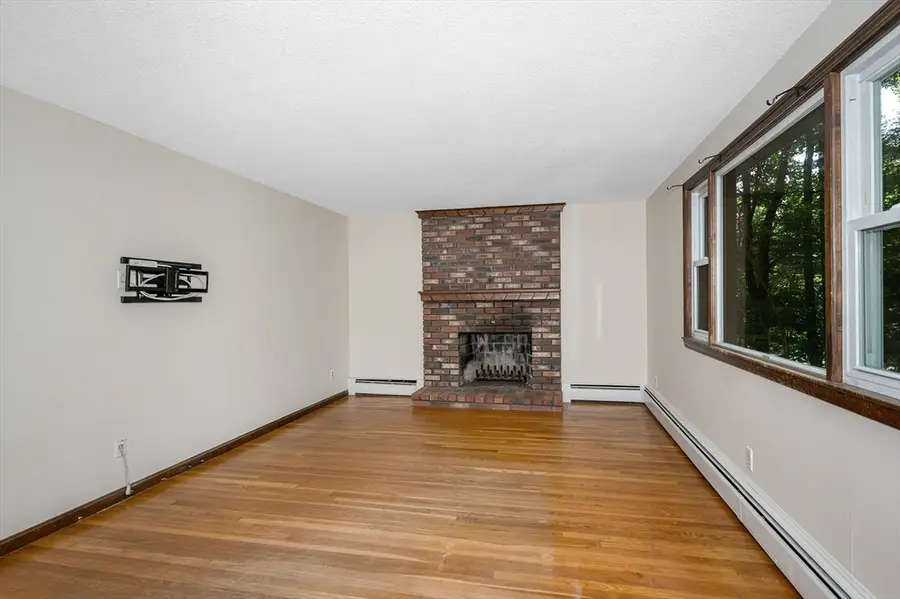 40 Sherburne Ave, Tyngsborough, MA 01879 - #2