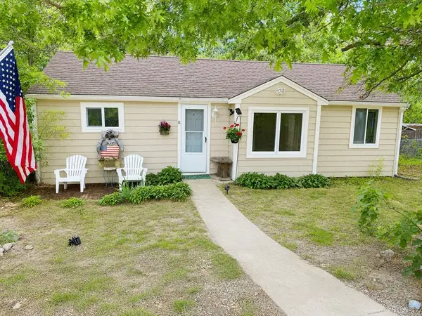 8 Jocelyn Ave, Plymouth, MA 02360