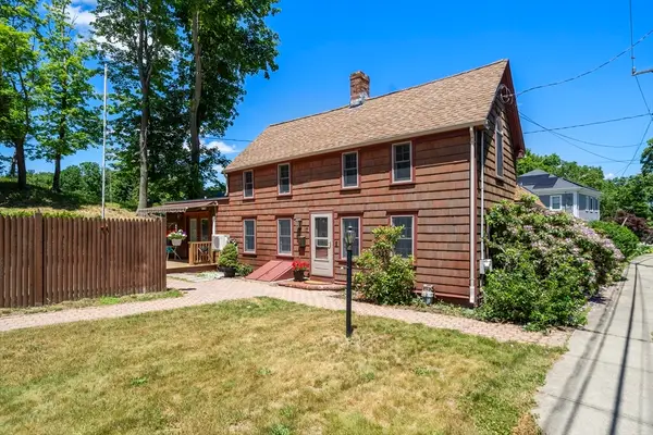 17 Stafford St, Plymouth, MA 02360