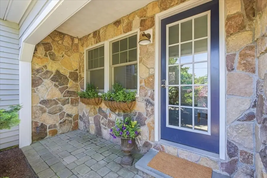 7 Lawrence Cir, Medfield, MA 02052 - #3