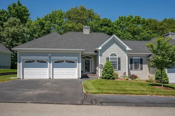 38 Holly Ln #38, Dracut, MA 01826