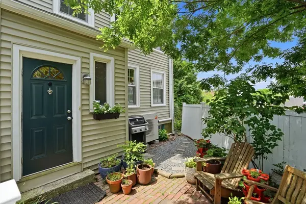 4 Short Street Pl #4, Boston, MA 02129