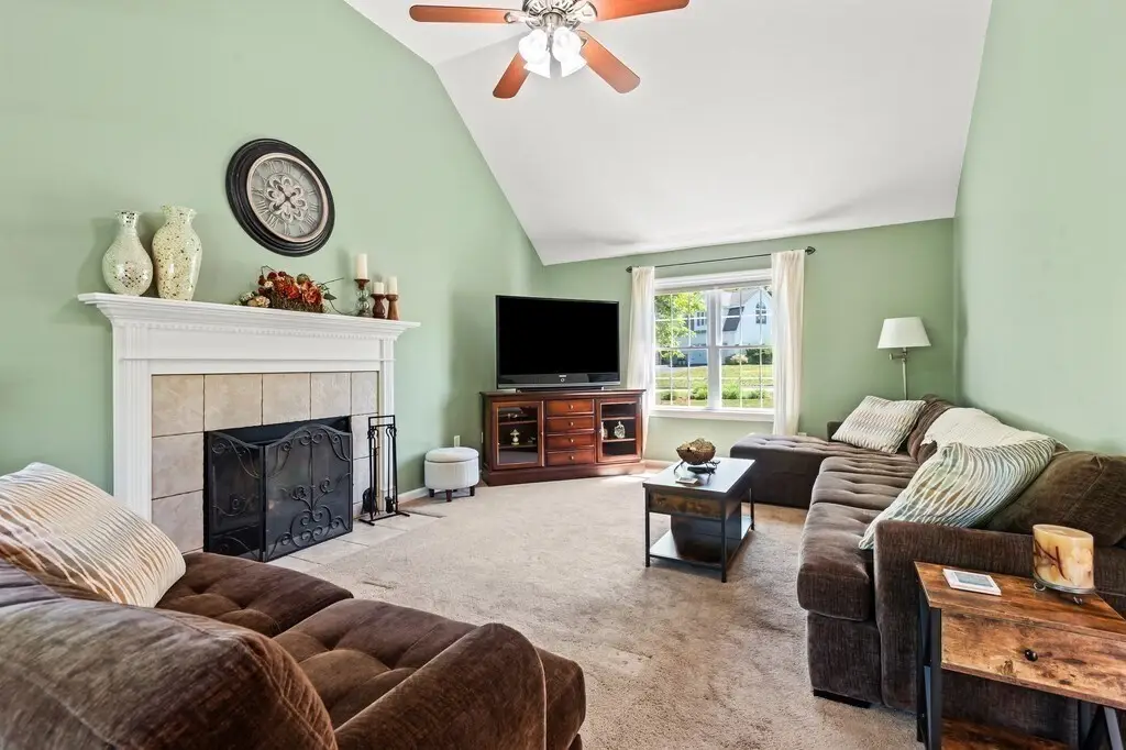 9 Gannett Way, Hopedale, MA 01747 - #1
