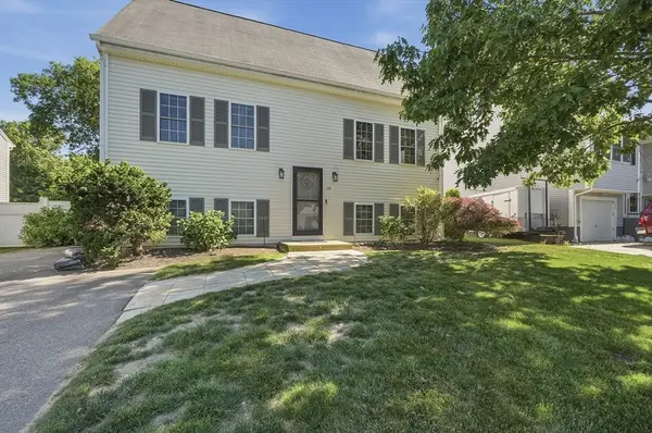 10 Slocum Farm Dr, Dartmouth, MA 02747
