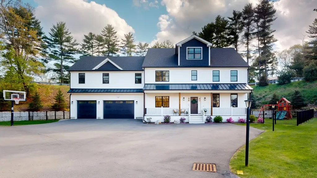 4 Lincoln Ct, Medfield, MA 02052 - #1