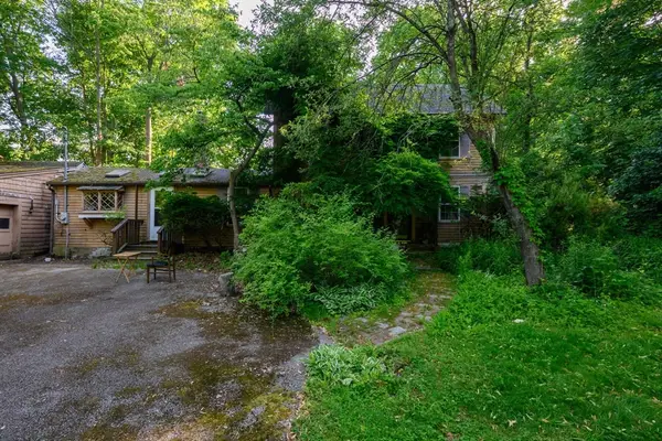 60 Thaxter Street, Hingham, MA 02043