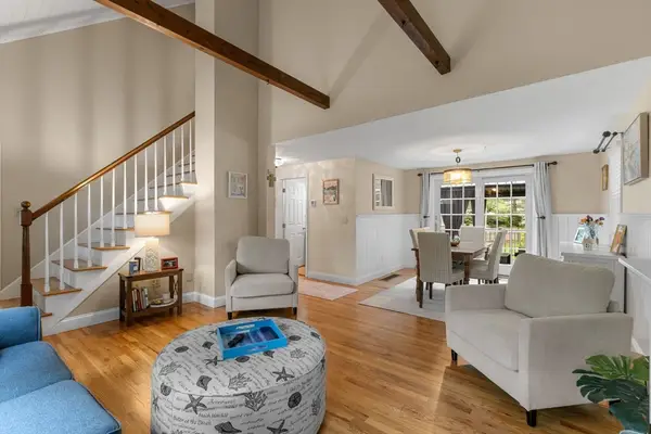 195 Knotty Pine Ln, Barnstable, MA 02632