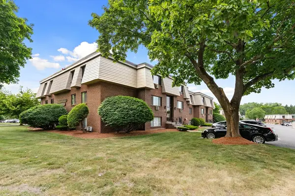 5 Hallmark Gardens #12, Burlington, MA 01803