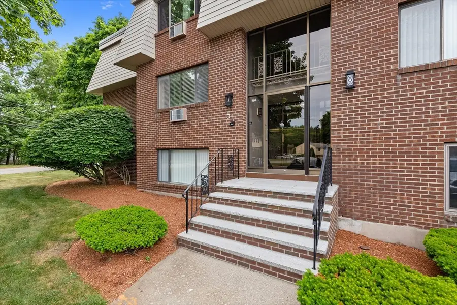 5 Hallmark Gardens #12, Burlington, MA 01803 - #2