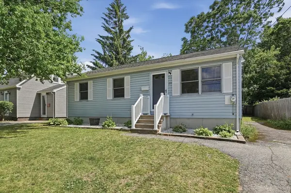 29 Rosella Street, Springfield, MA 01118