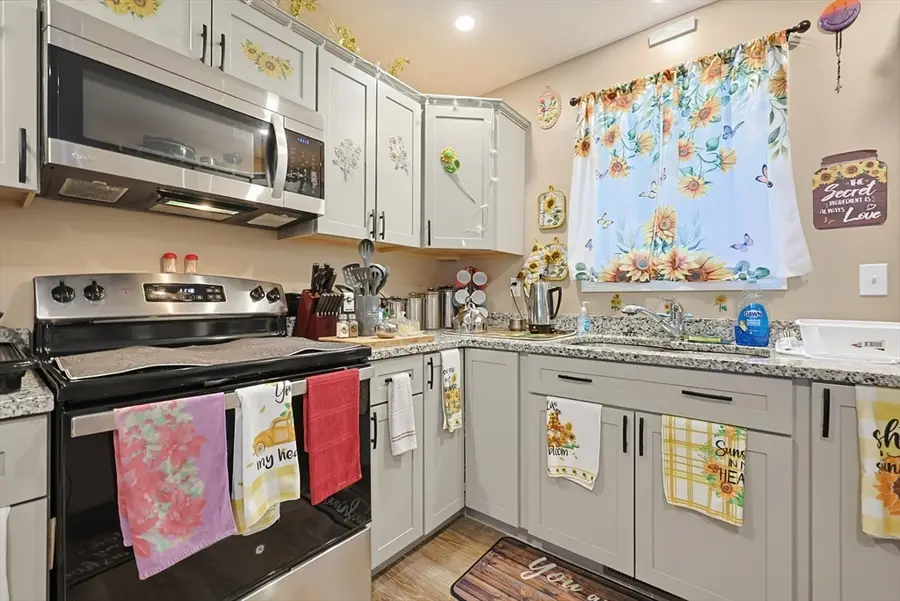 8 Union St, North Brookfield, MA 01535 - #3