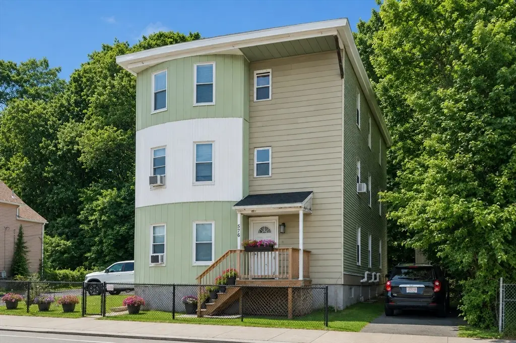576 Franklin St, Worcester, MA 01608 - #1