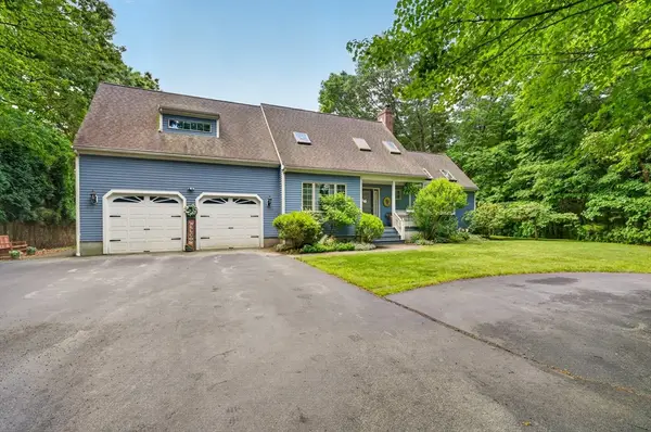 42 Medeiros Ln, Dartmouth, MA 02747