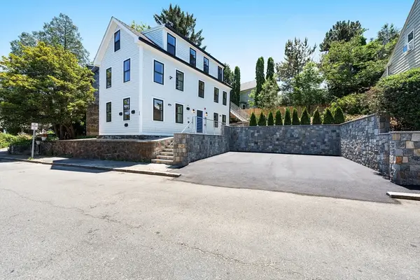 290 Washington St #B, Marblehead, MA 01945