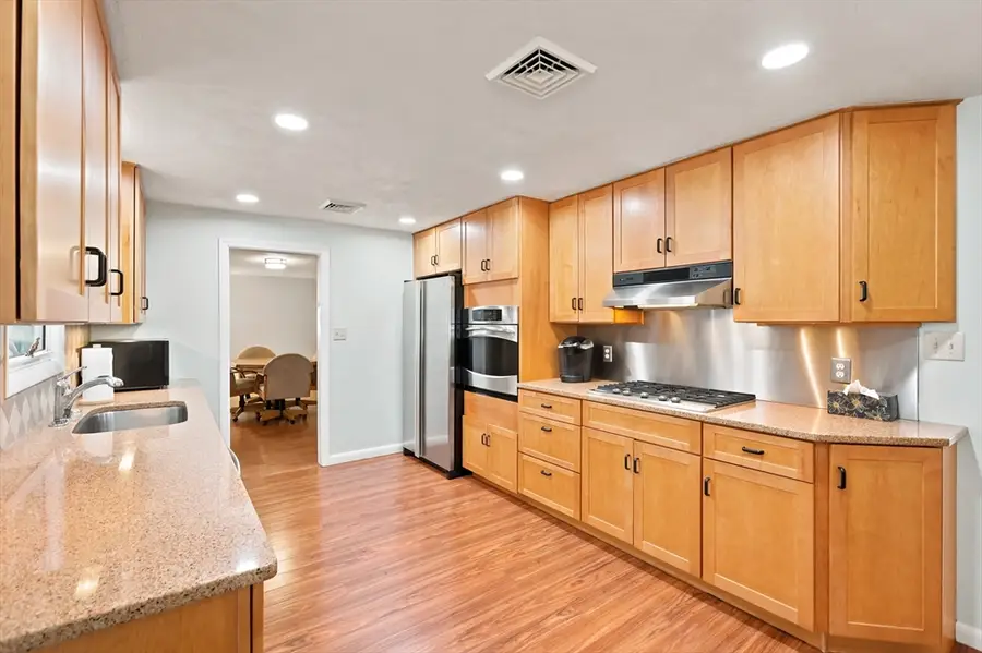 4 Surrey Ln, Peabody, MA 01960 - #3