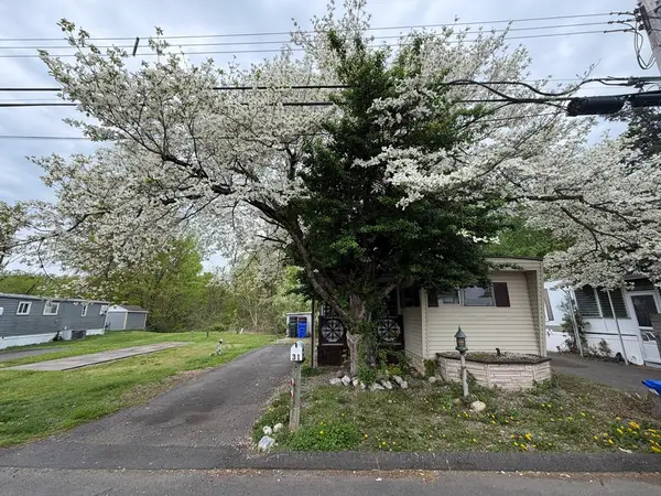 31 Rivermead, East Hartford, CT 06118