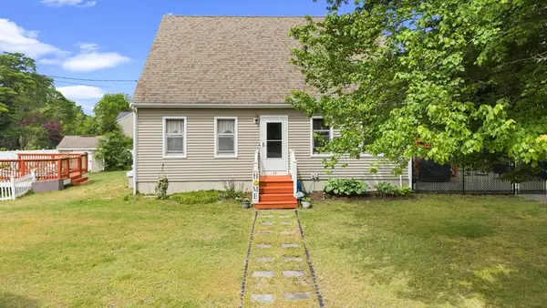 55 John St, Acushnet, MA 02743
