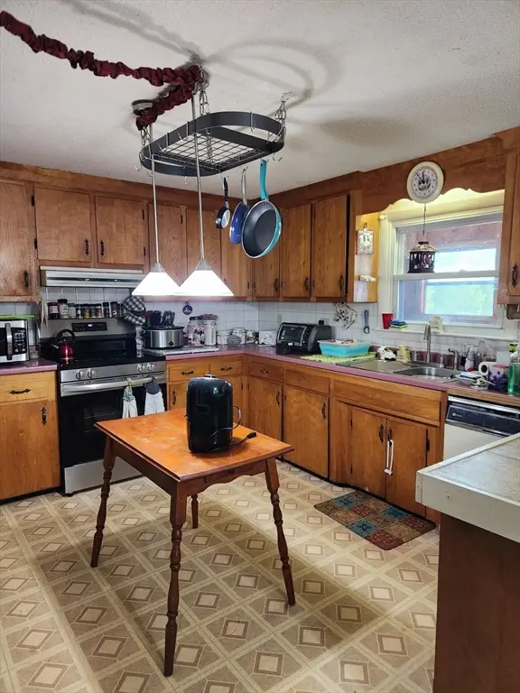 133 Woodlawn Rd, Athol, MA 01331 - #2