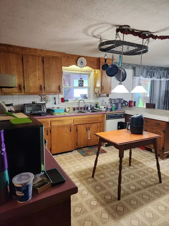 133 Woodlawn Rd, Athol, MA 01331 - #3