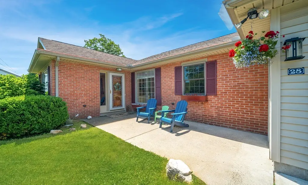 28 Parker St, East Longmeadow, MA 01028 - #1