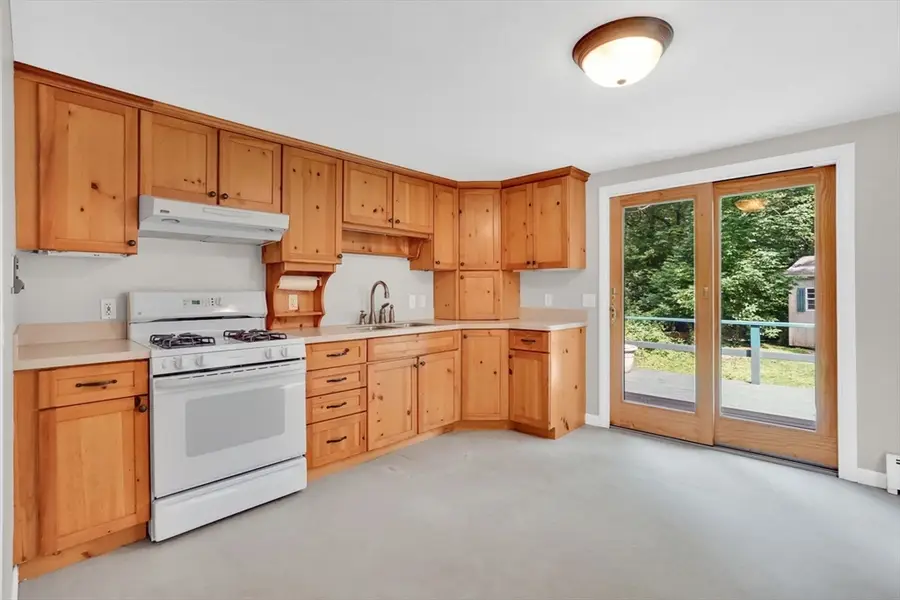 4 Silver St, Monson, MA 01057 - #3